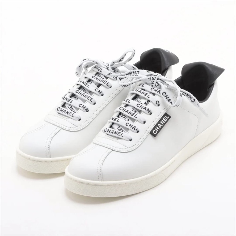 CHANEL weekend sneakers